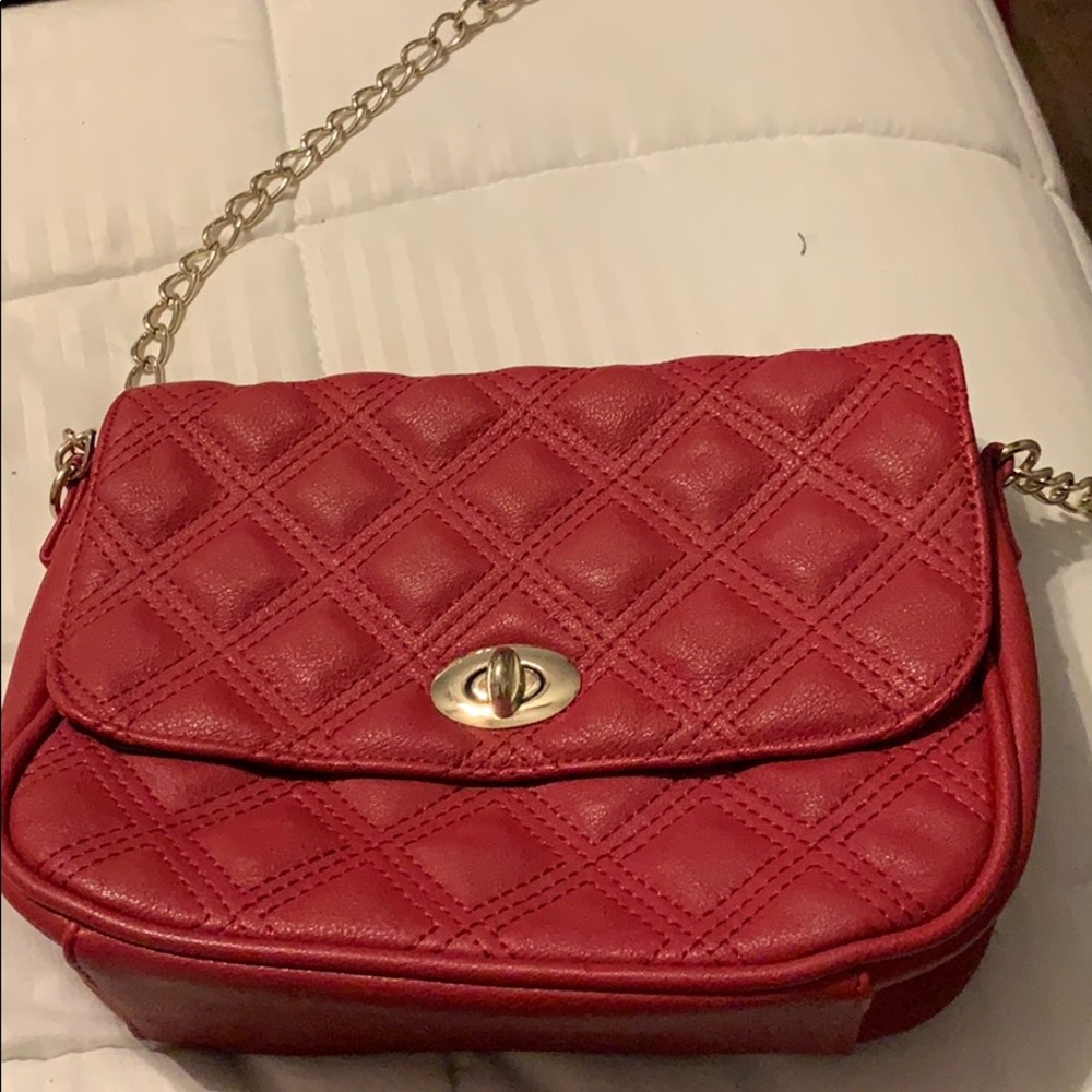 Red shoulder purse with gold detailing